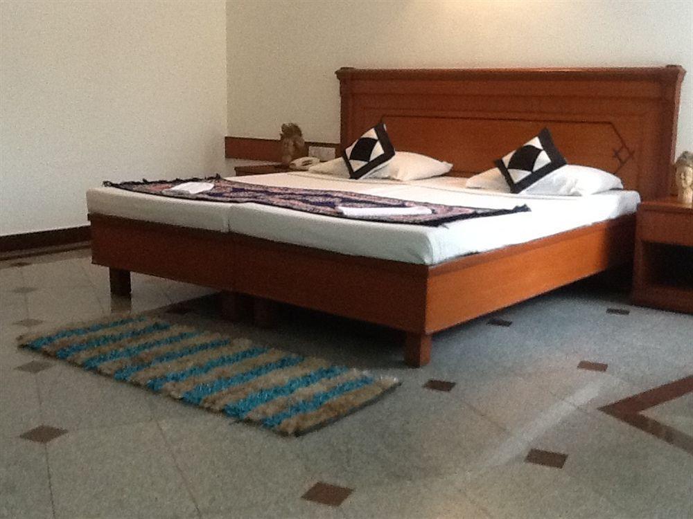Hotel Kanishka Phg Bangalore Extérieur photo